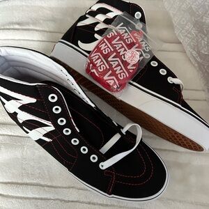 Foo Fighters Vans 25th Anniversary Brand New! Size 8 and new with the Vans Box.